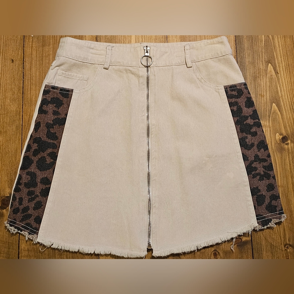 NWT She + Sky Leopard Print Accent Zippered Skirt Size Small